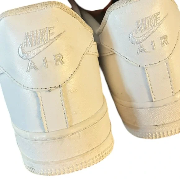 Nike Air Force 1's '07 Triple White Shoes Sz 10.5 Women/Sz 9 Men #315122-111 - Picture 5 of 9